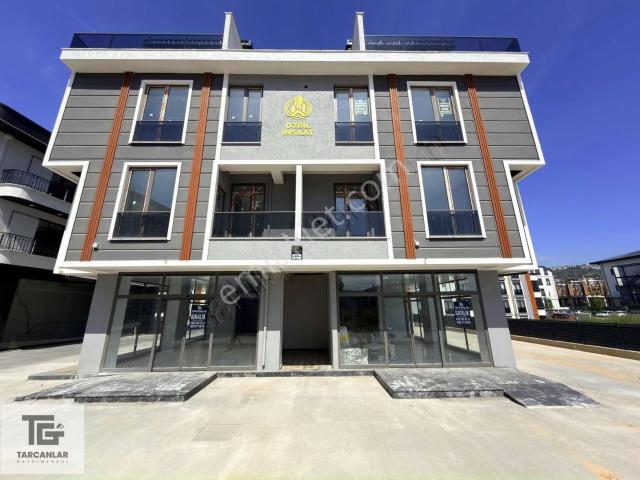 Tarcanlardan,yeşilova Merkezde Rezidans Bölgesinde 130m2 Dükkan