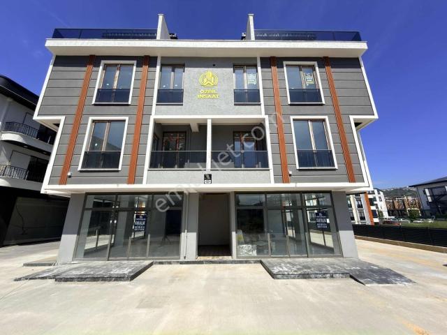 Tarcanlardan,yeşilova Merkezde Rezidans Bölgesinde 130m2 Dükkan