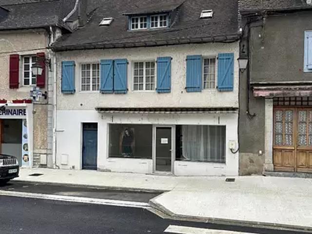 Tardets Sorholus 64470 Achat / Vente immeuble au dernier étage cave