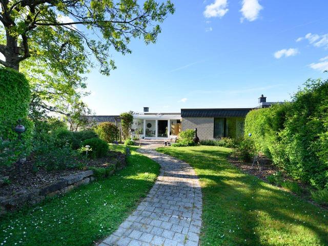 Tarforst: großzügiges und gepflegtes Reihenhaus mit Garten, Wintergarten und Garage Einliegerwohnung möglich