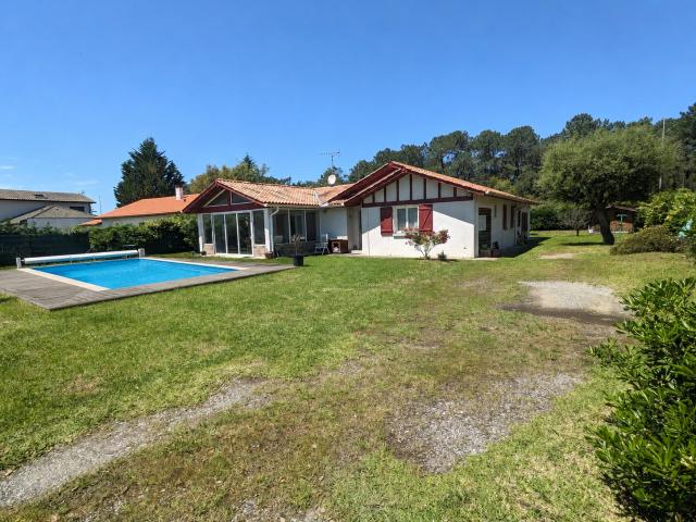 Tarnos plage Maison de plain pieds avec garage et piscine