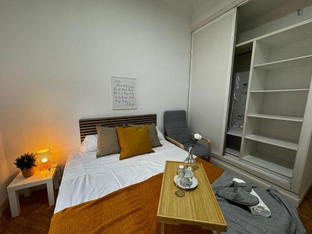 Tasteful double bedroom in Castellana