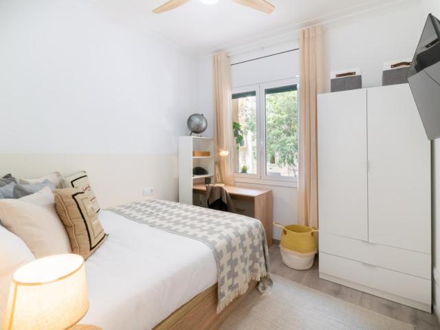 Tasteful double bedroom near the Encants metro
