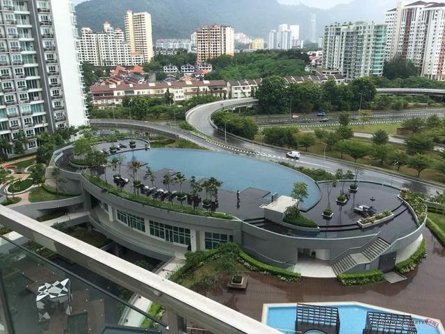 2 Min Drive To Queensbay Mall
