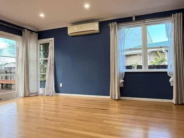 Tastefully Renovated 2 Bedroom Home in a Convenient Takanini Location