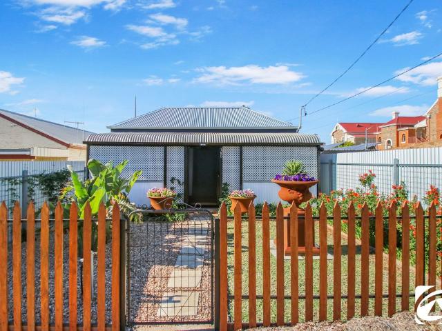 TASTEFULLY UPDATED COTTAGE WITH VIEWS