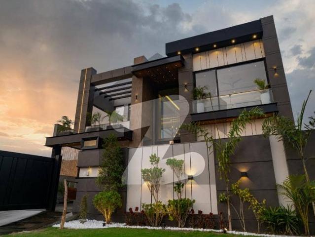 TASK EST OFFER: 1 Kanal Brand Luxurious Full Basement Top Design Lift Installed Swimming Pool Near H Block Big Park Hot Location In Phase 6 DHA