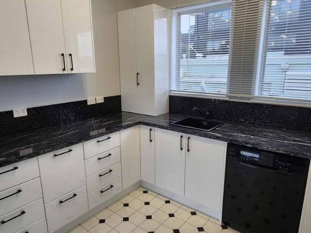 Tauranga CBD large apartment amazing seaviews