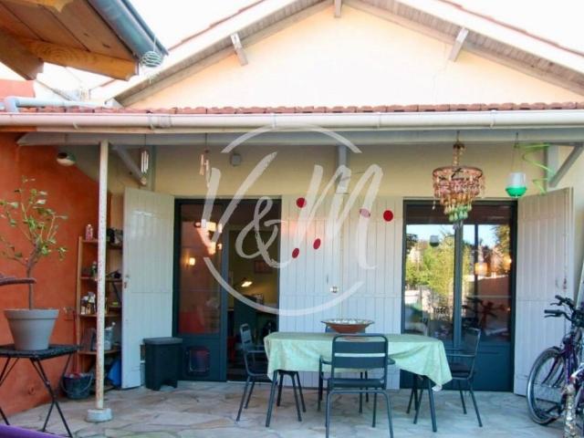TAUSSAT LES BAINS Coeur de village: maison de 78m2 de plain p