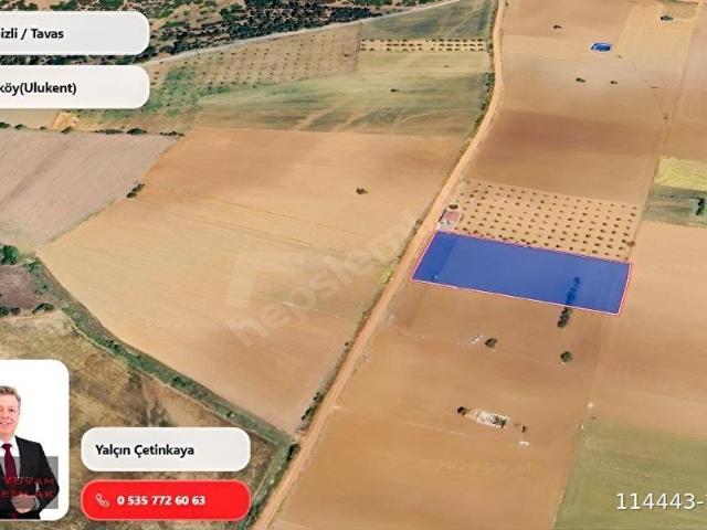 TAVAS ULUKENTTE 3.900 M KADASTRAL YOLA CEPHELİ SATILIK TARLA
