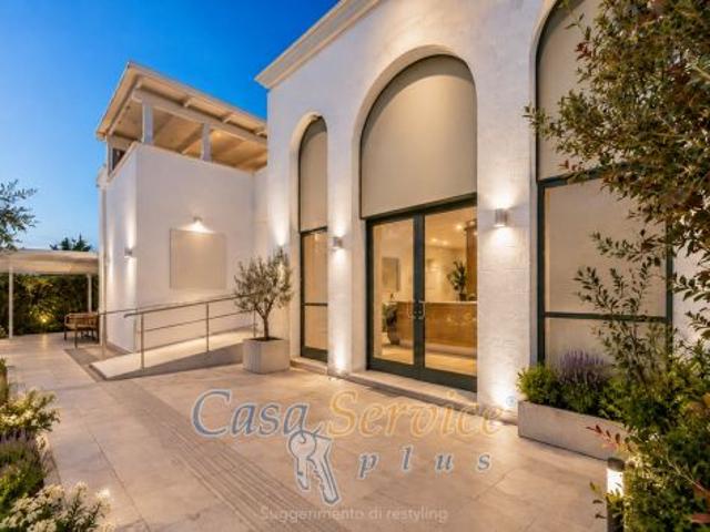 Taviano – Ampio e luminoso locale commerciale di 470 mq