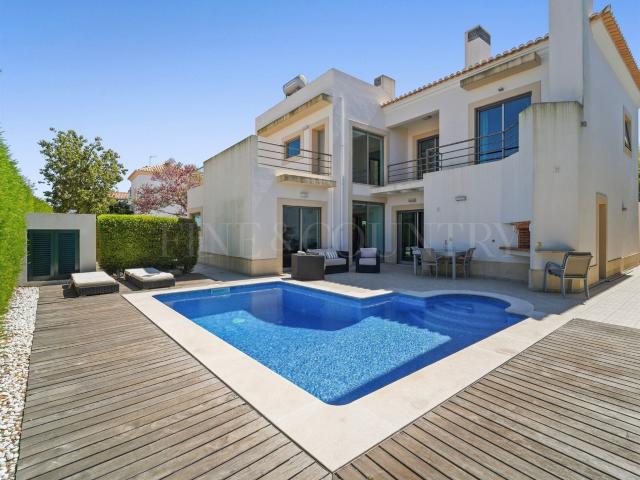 Tavira – moradia espaçosa com 4 quartos, piscina, perto da c. 454m² Santa Luzia