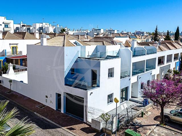 Vivenda Familiar T4 em Tavira com Piscina Privativa Garagem, Tavira, Near town centre