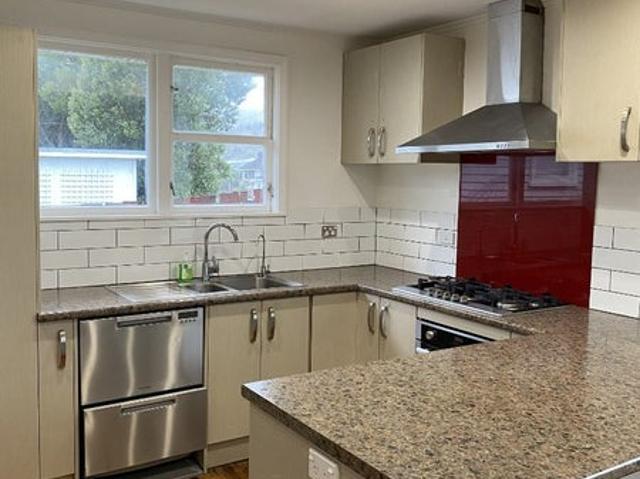 Tawa, 3 bedrooms