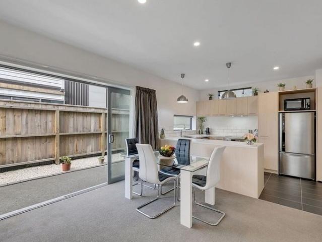 tawa, 3 bedrooms