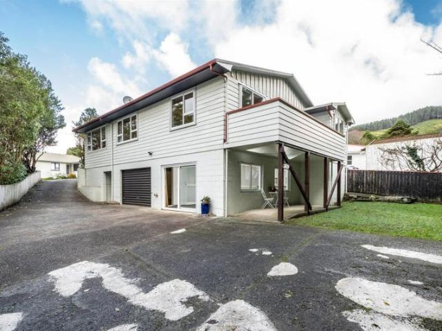Tawa, 4 bedrooms