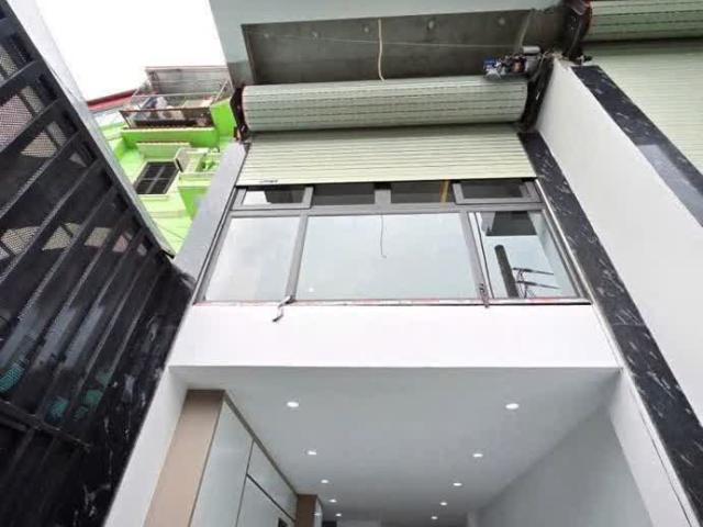 Tây Hồ Lạc Long Quân Gần chợ Bưởi Nhà đẹp 6 tầng hiện đại Thang máy xịn xò 8.6 tỷ