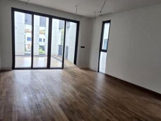 Tay Lian Teck Road D15, Semi