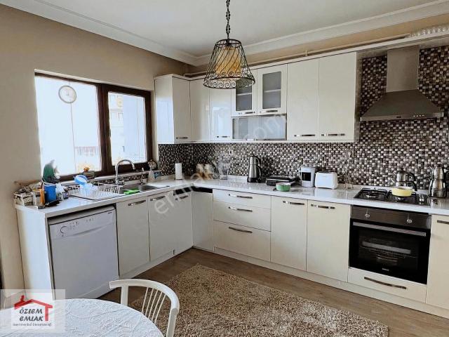 Taymek Karşısı Yapılı 4+1 Ara Kat Daire
