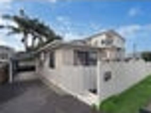 Te Atatu Peninsula, 3 bedrooms, $670 pw