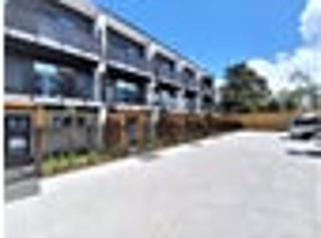 Te Atatu Peninsula, 3 bedrooms, $695 pw