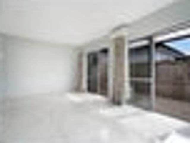 Te Atatu Peninsula, 2 bedrooms, $560 pw