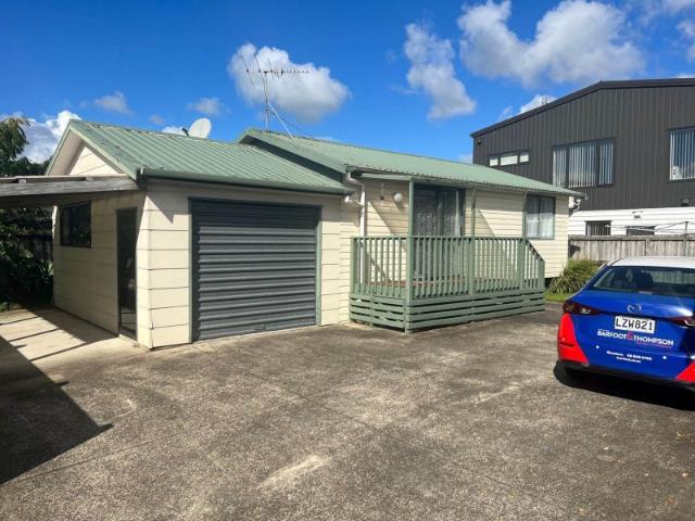 Te Atatu Peninsula, 2 bedrooms