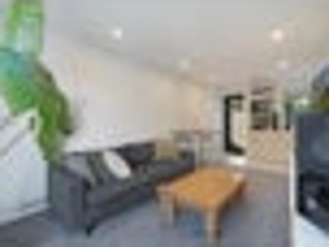 Te Atatu Peninsula, 2 bedrooms, $635 pw