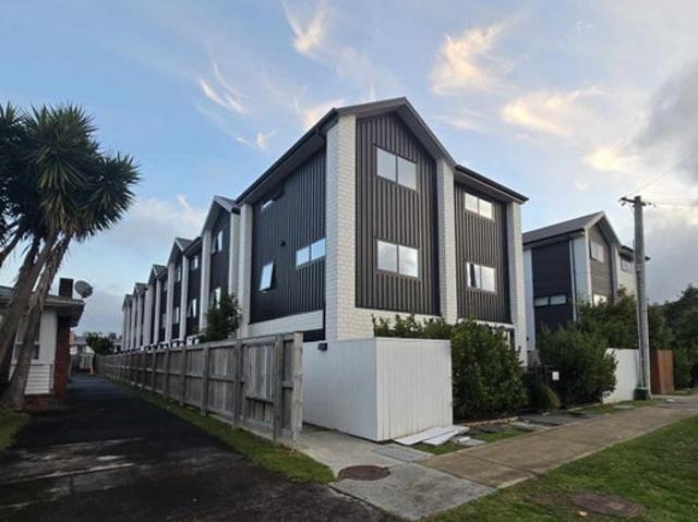 Te Atatu Peninsula, 2 bedrooms