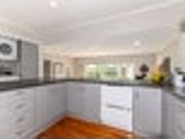 Te Atatu Peninsula, 4 bedrooms, $720 pw