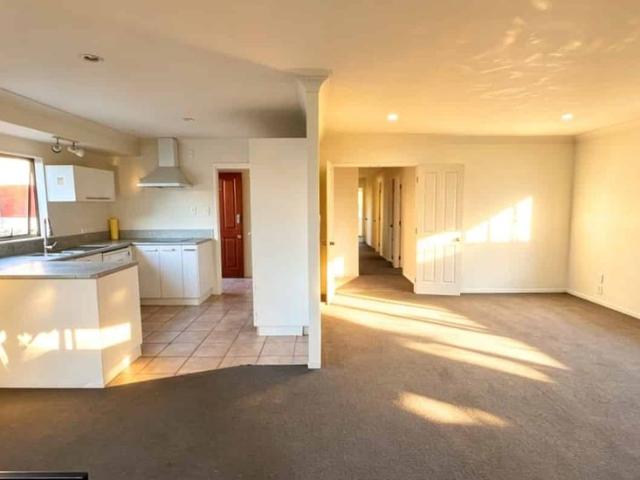 Te Atatu South, 4 bedroom, 2 bathroom, single level, double garage