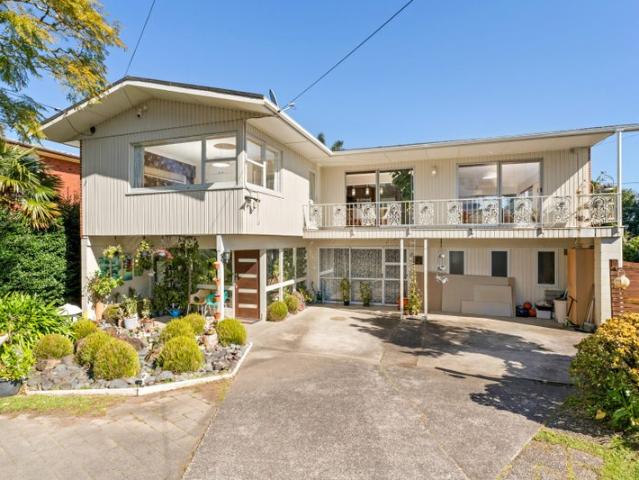 te atatu south, 5 bedrooms