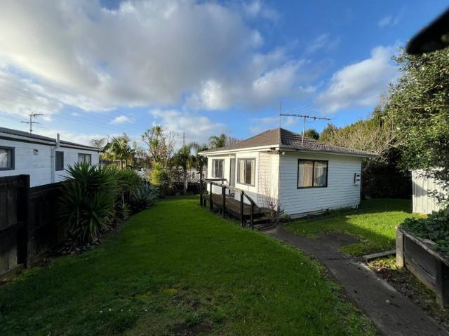 te atatu south, 1 bedroom