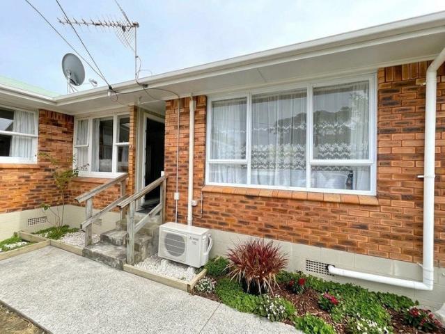 te atatu south, 2 bedrooms
