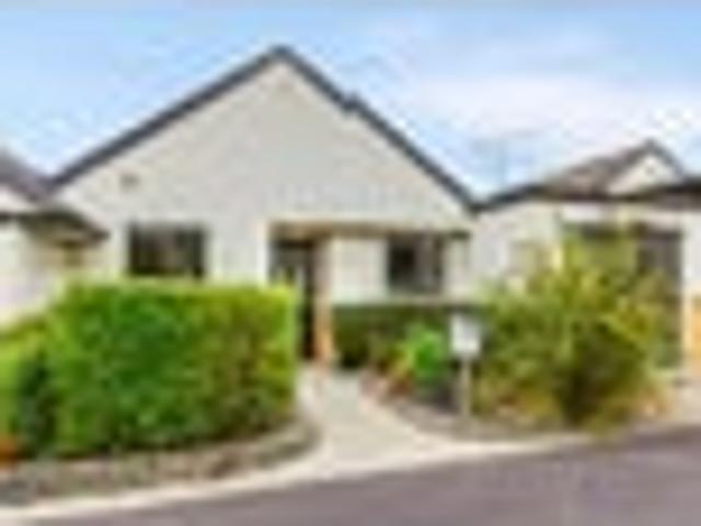 Te Atatu South, 2 bedrooms, $570 pw