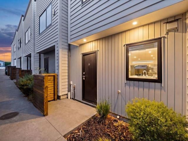 te atatu south, 2 bedrooms