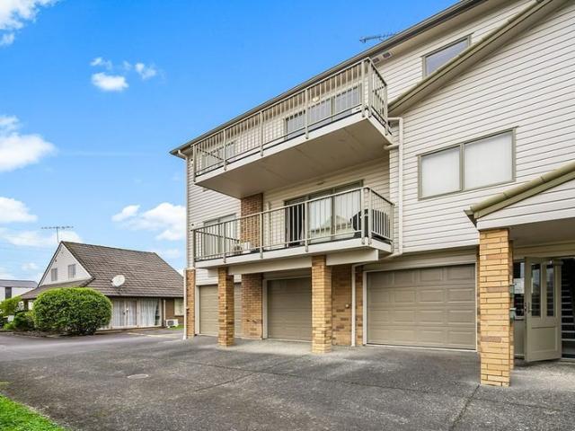 te atatu south, 2 bedrooms