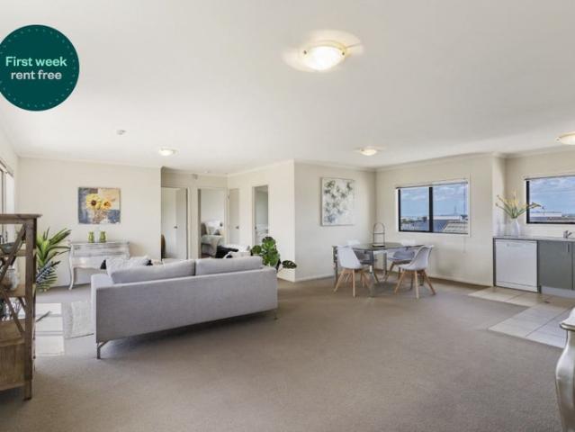 te atatu south, 2 bedrooms