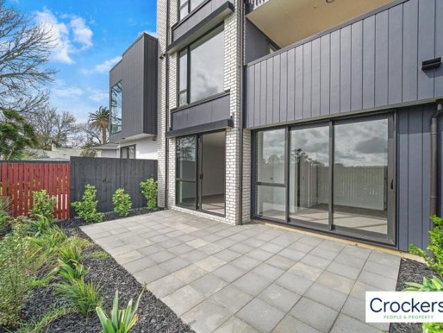 te atatu south, 2 bedrooms