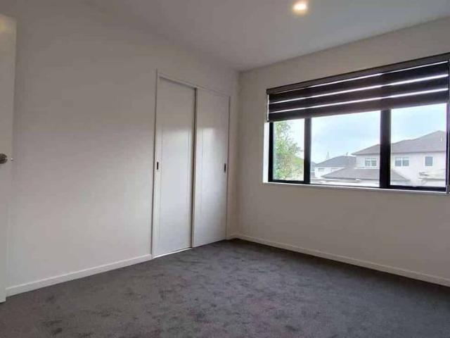 Te Atatu South, 3 Bedrooms + Garage, Avaliable now