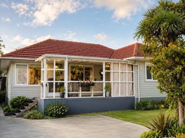 te atatu south, 3 bedrooms