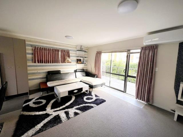 te atatu south, 3 bedrooms