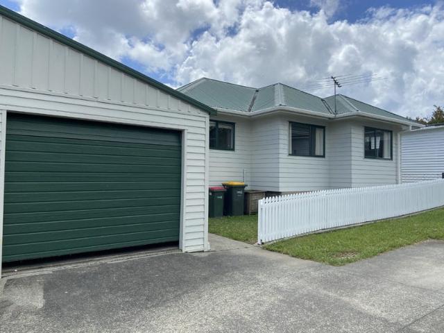 te atatu south, 3 bedrooms
