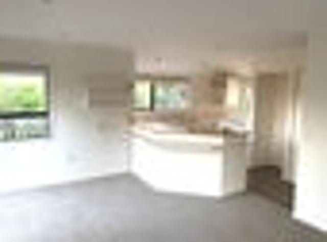 Te Atatu South, 3 bedrooms, $695 pw