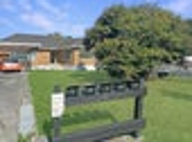Te Atatu South, 3 bedrooms, $620 pw