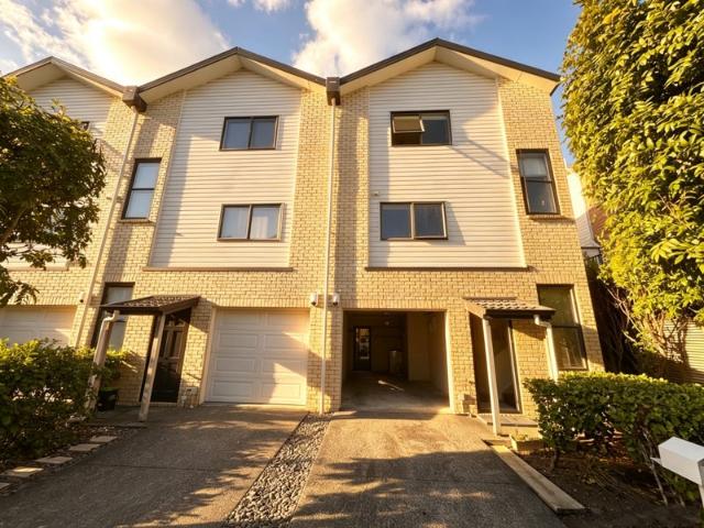 te atatu south, 3 bedrooms