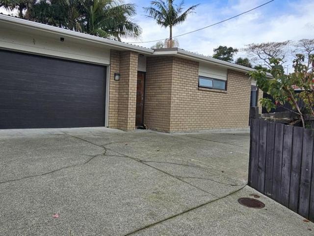 te atatu south, 3 bedrooms