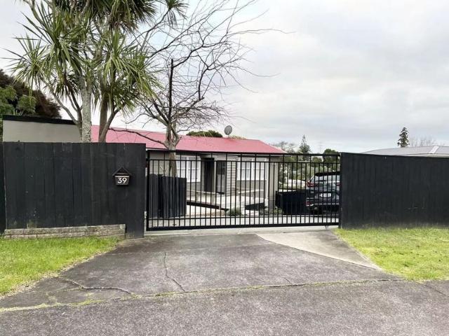 te atatu south, 3 bedrooms