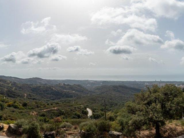 Te brindamos esta oportunidad única de inversión en La Maire. 452m² Puerto de Ojen