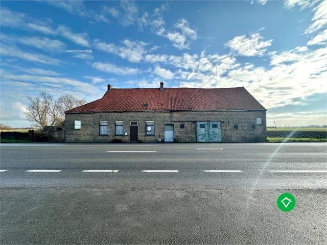 Te herbouwen of te slopen hoeve op ruim perceel in landelijke omgeving